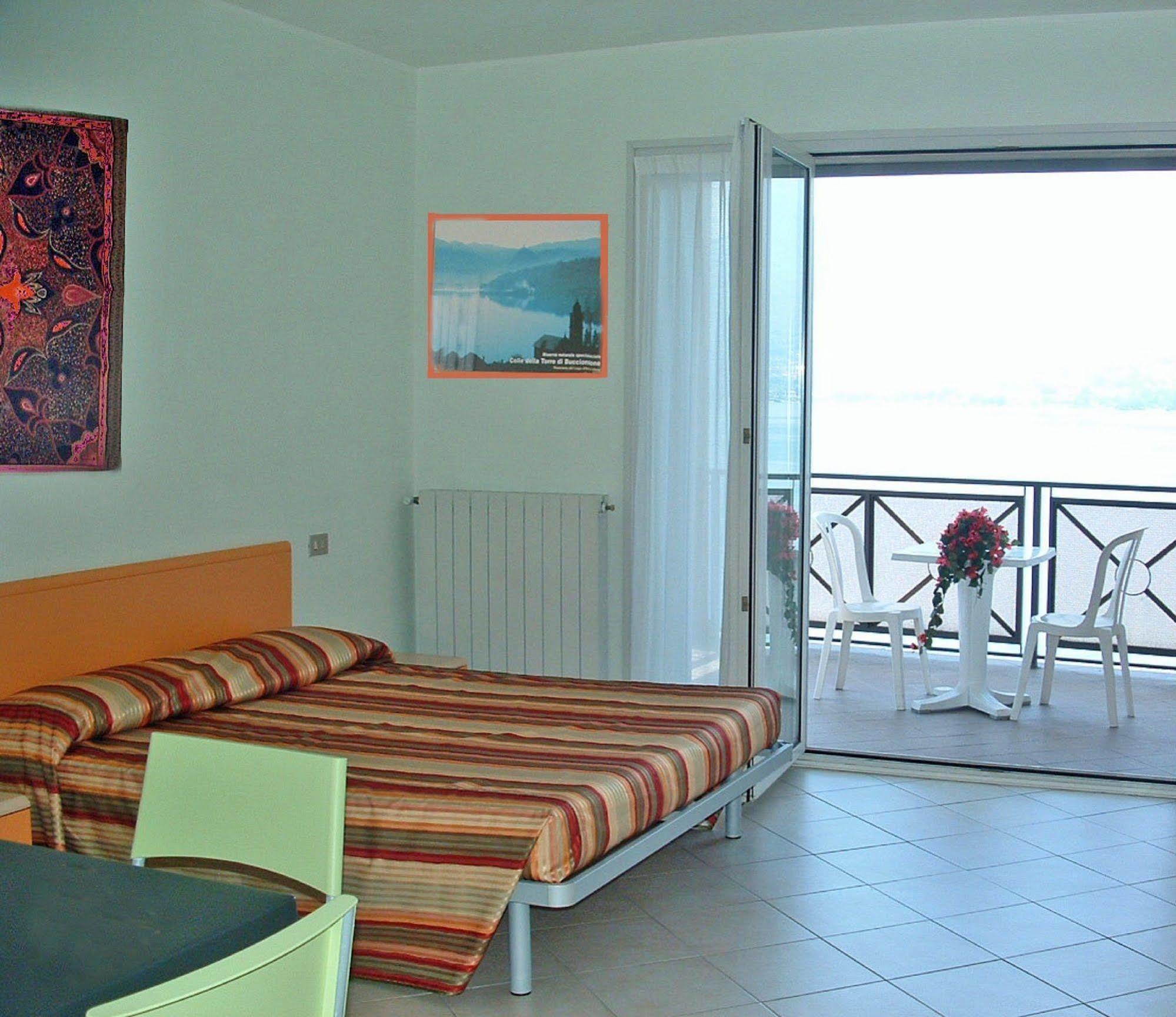 Residence Tre Ponti Verbania Bagian luar foto