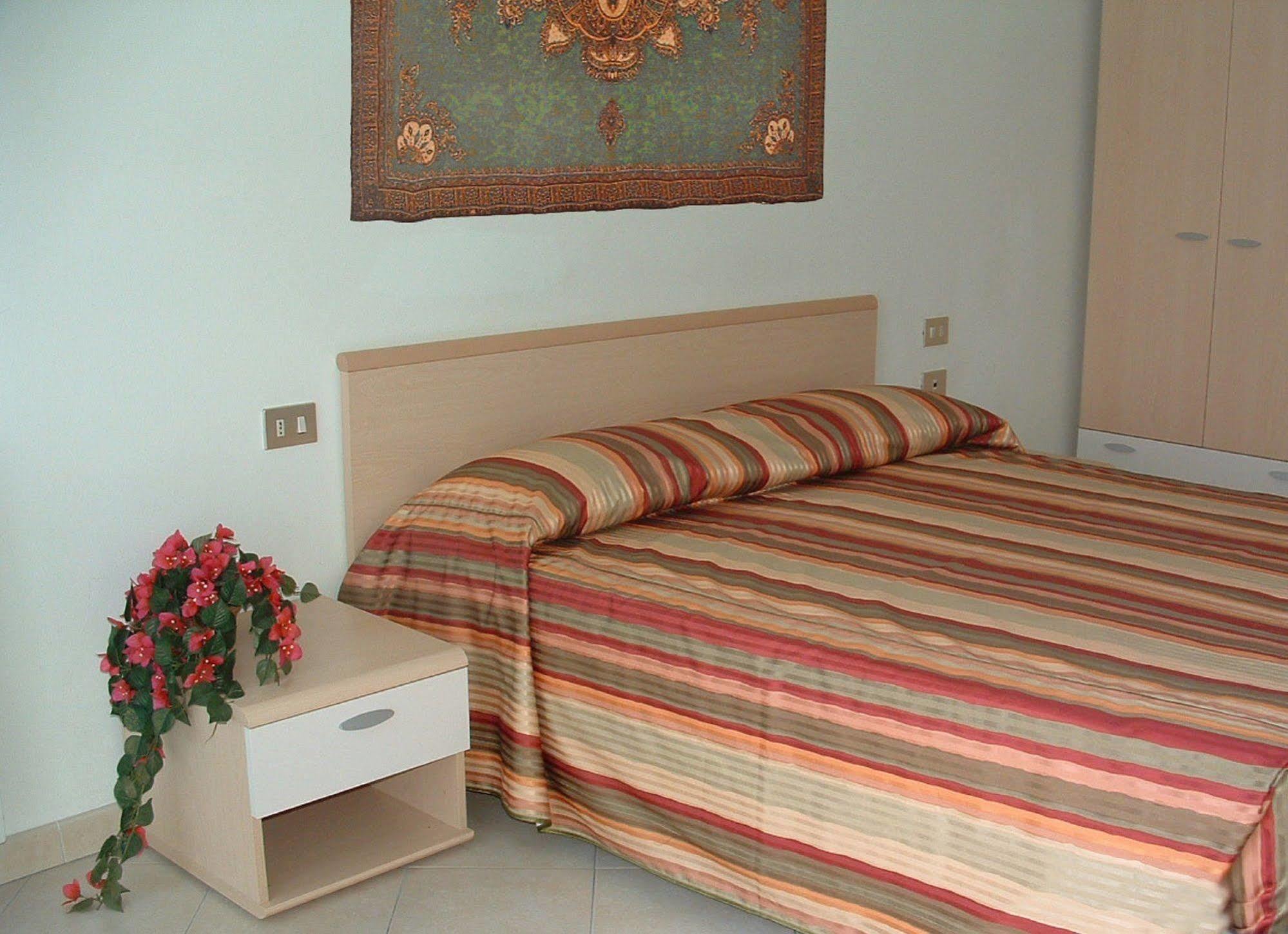 Residence Tre Ponti Verbania Bagian luar foto
