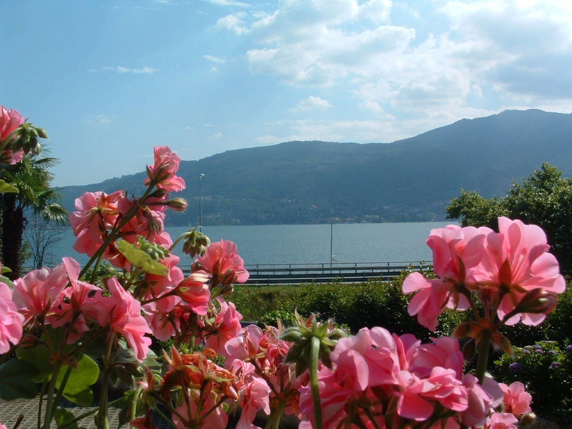 Residence Tre Ponti Verbania Bagian luar foto